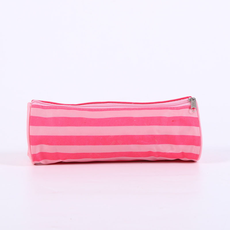 Wir stellen Ihnen die Slim Pen Pouch-Stifttasche vor: Eine praktische und stilvolle Möglichkeit, Ihre Stifte zu tragen